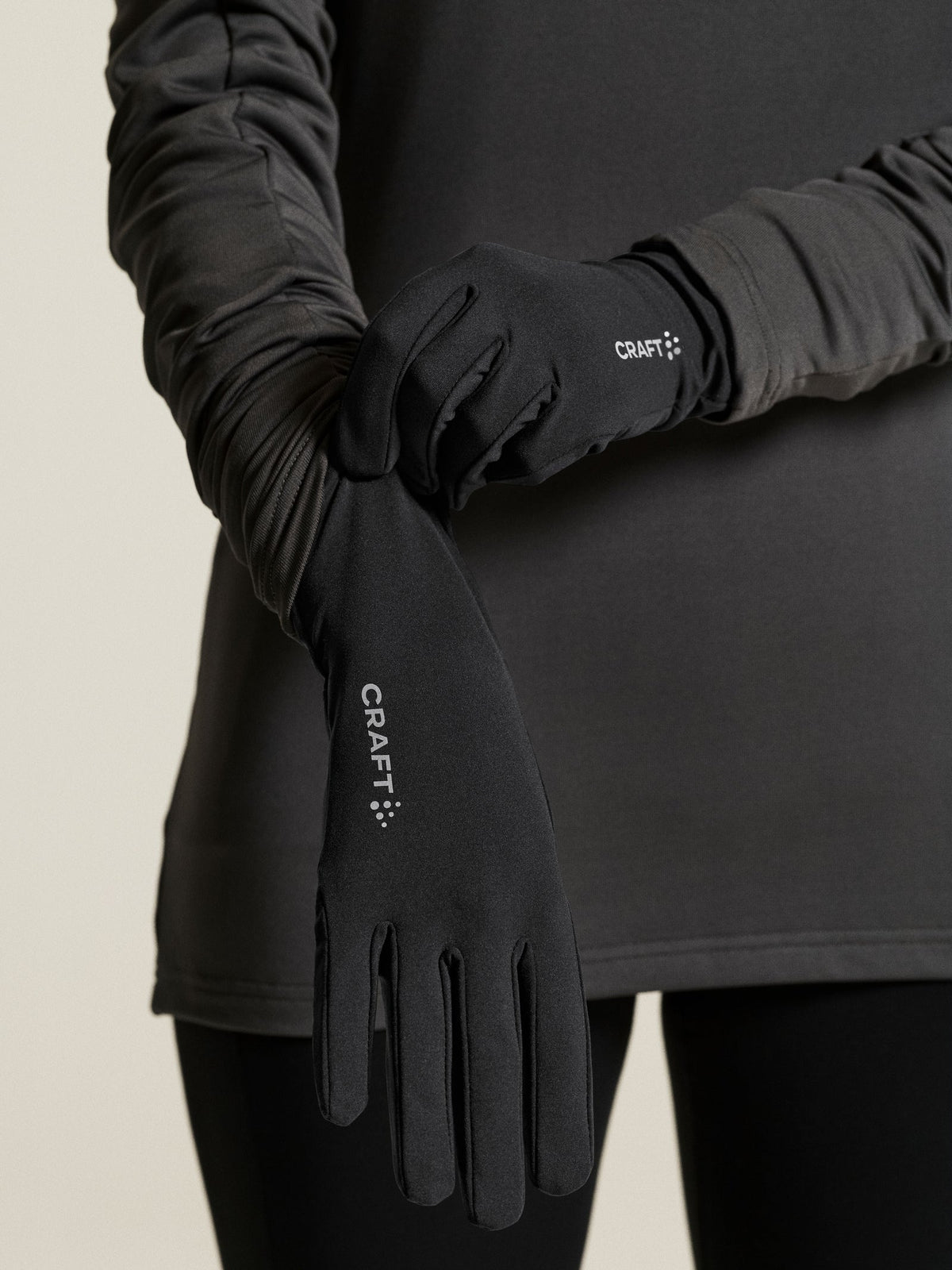Craft Essence Running Glove in Schwarz, Detailansicht