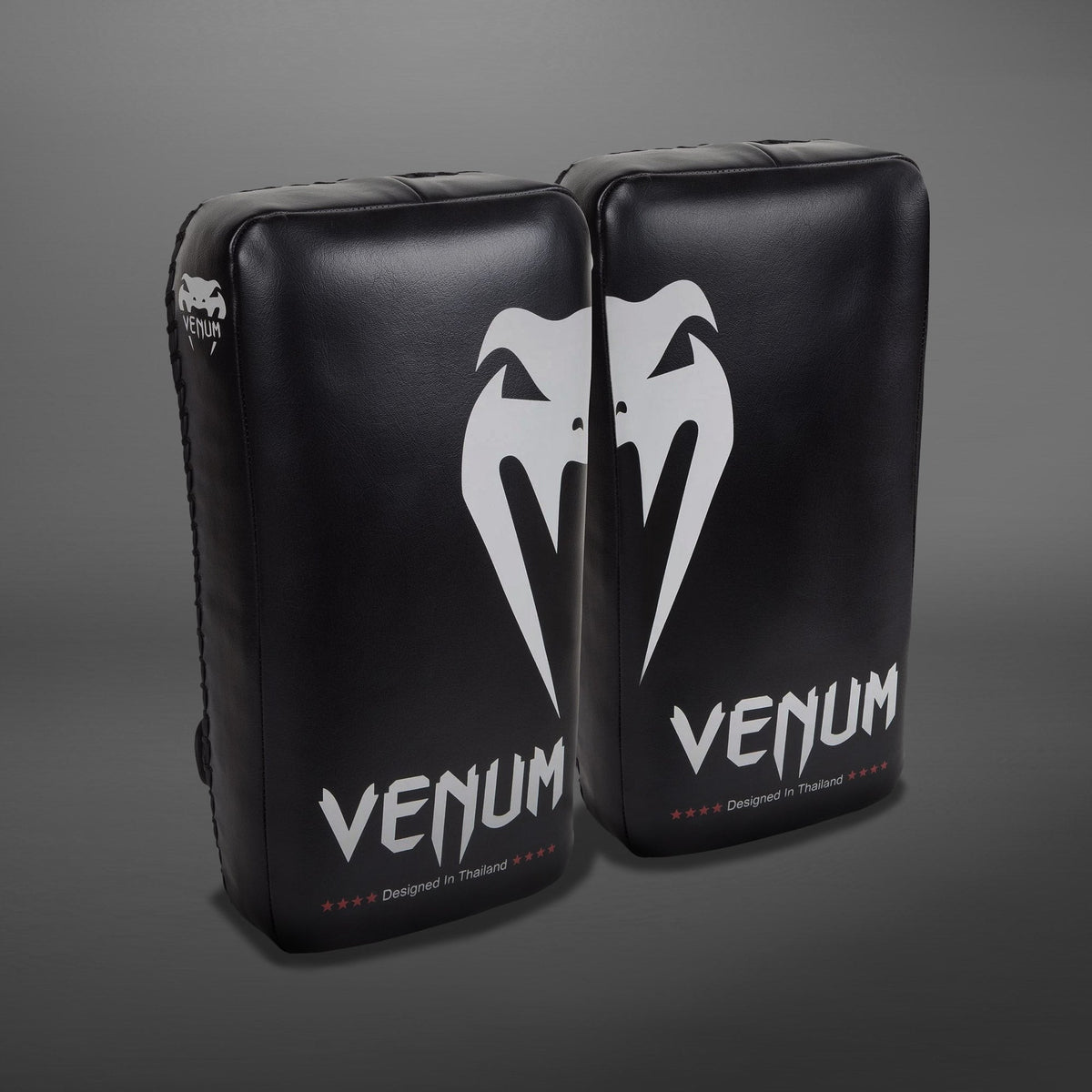 Venum Giant Kickpads in Schwarz-Ice, Bild des Herstellers