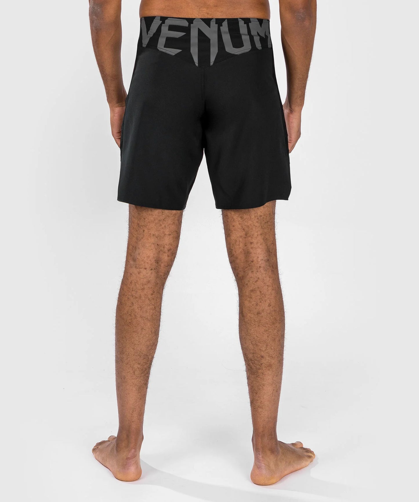 Venum Light 5.0 Fightshort – Schwarz/Weiß