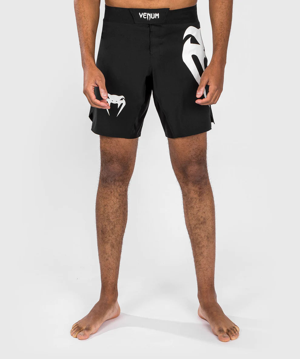 Venum Light 5.0 Fightshort – Schwarz/Weiß