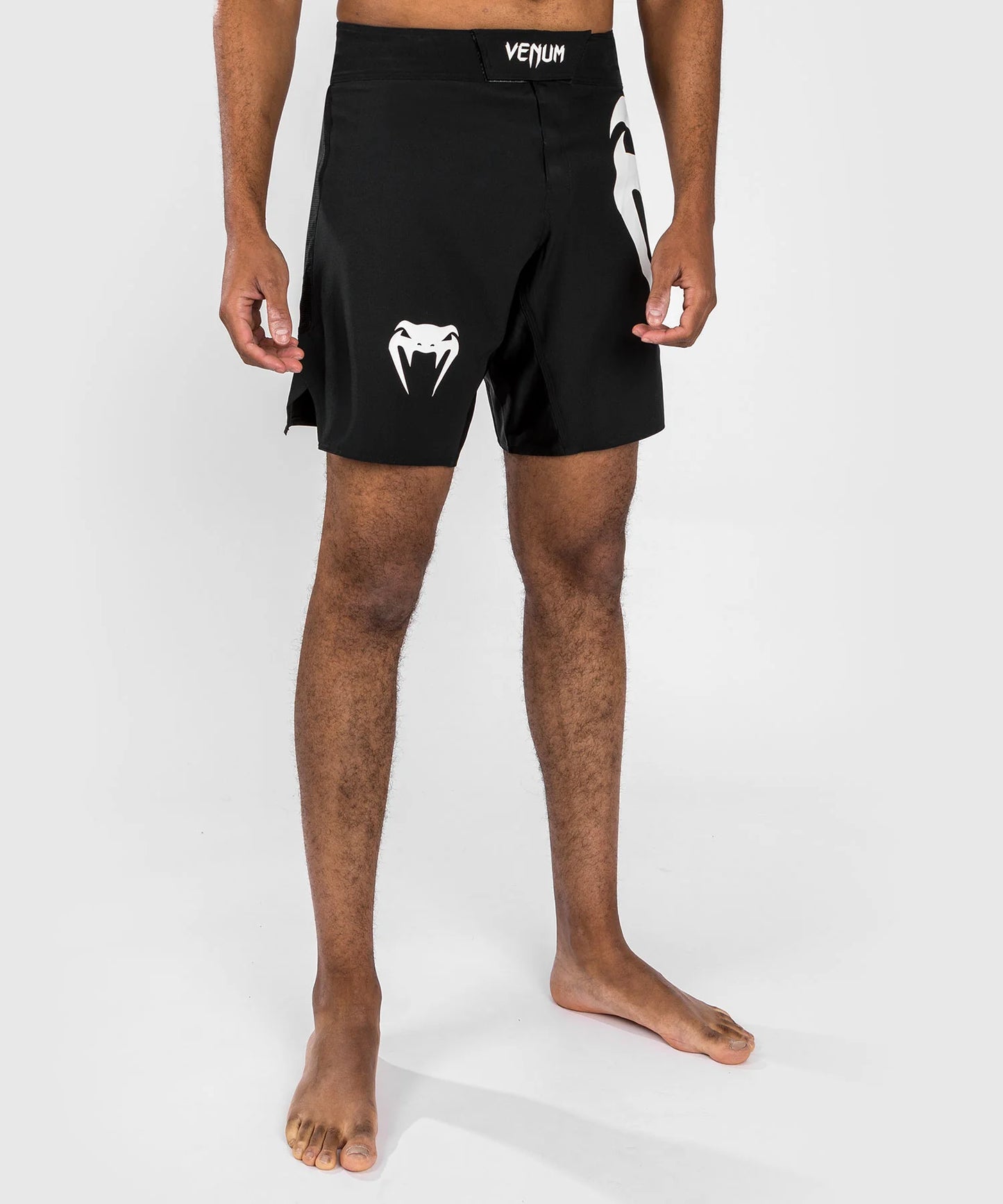 Venum Light 5.0 Fightshort – Schwarz/Weiß